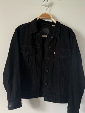 Women’s Levis Black Denim Jacket - Classic Style